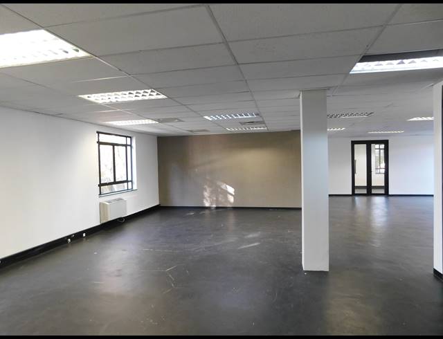 253M² OFFICE TO LET IN HYDE PARK